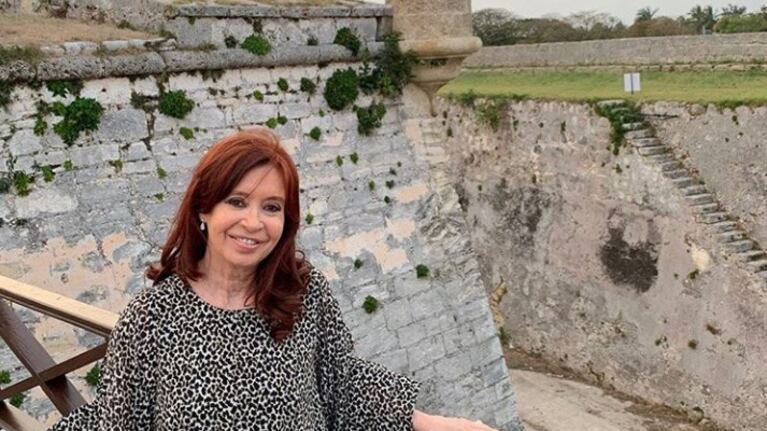 La vicepresidenta regresa al país luego de varios días en Cuba.