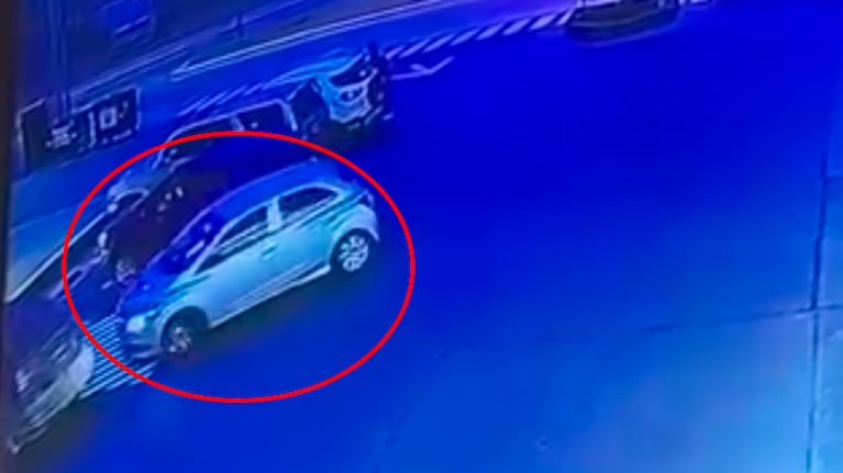 La víctima estaba a escasos metros de los ladrones mientras atacaban.