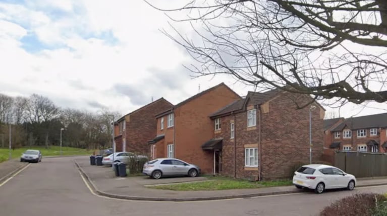 La víctima fue encontrada gravemente herida en su casa