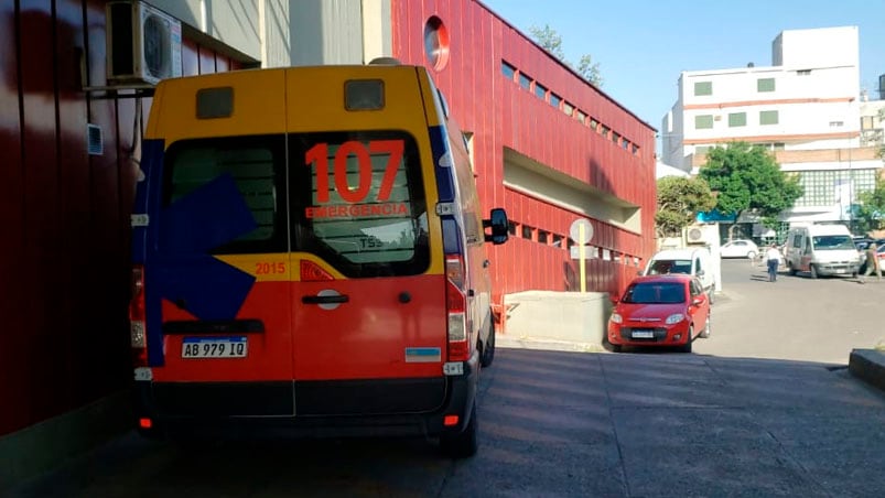 La víctima lucha por su vida en el Hospital de Urgencias. Foto: El Doce.