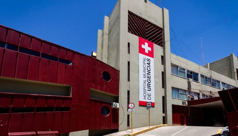 La víctima permanece internada en el Hospital de Urgencias.