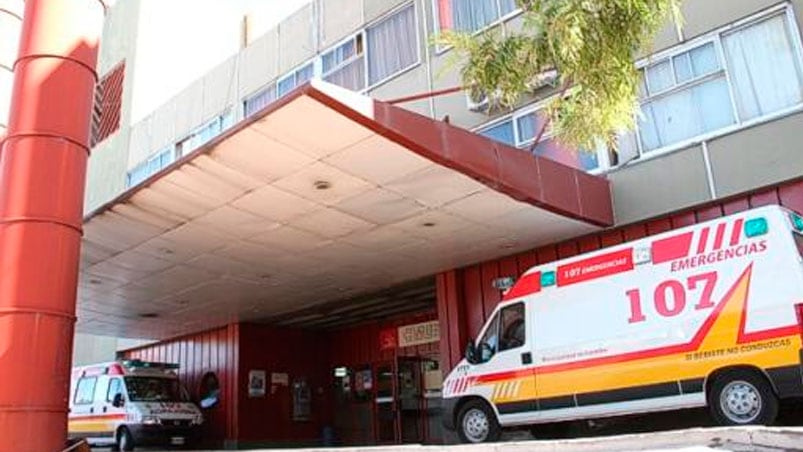 La víctima quedó internada en el Hospital de Urgencias.