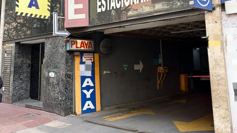 La víctima tiene 74 años y estaba trabajando en la playa.