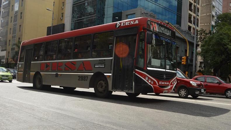 La víctima tomó el colectivo sobre avenida Colón.