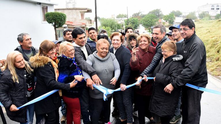 La vida de los vecinos mejora con cada nueva cuadra asfaltada.