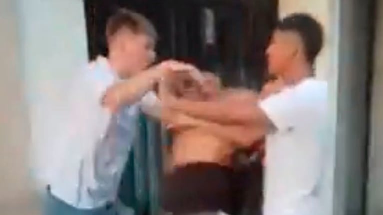 La violenta pelea ocurrió a la salida de un boliche en San Pedro, Buenos Aires.