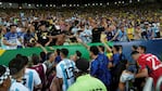 La violenta represión policial a los hinchas argentinos. Foto: Olé.