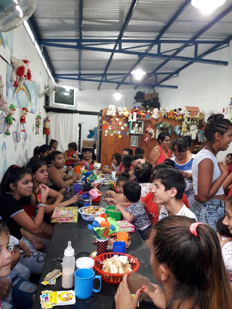 La visita de Marcos Bainotti a un comedor de Carlos Paz