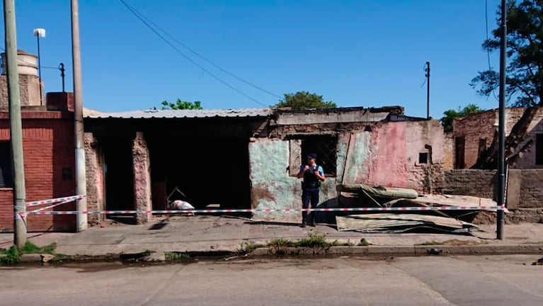 La vivienda quedó completamente destruida por el fuego. Foto: Juan Pablo Lavisse / ElDoce.tv