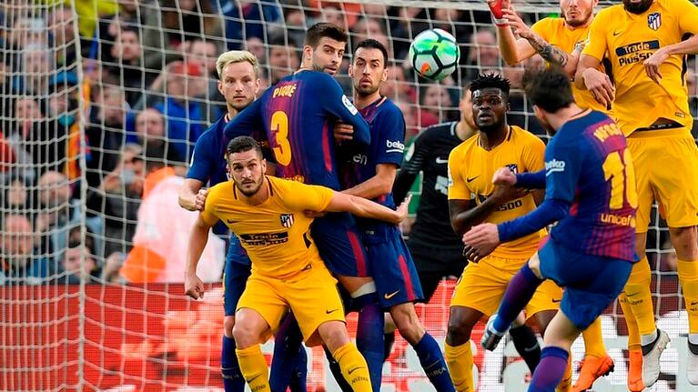 La volada de Oblak no fue suficiente para impedir el gol 600 de Leo Messi. Foto: Reuters
