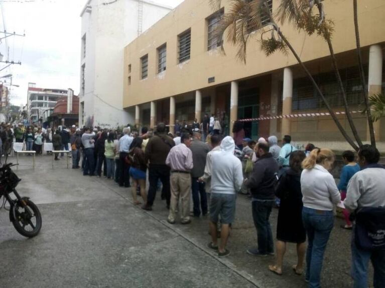 La votación dejó al menos 16 muertos y poca participación