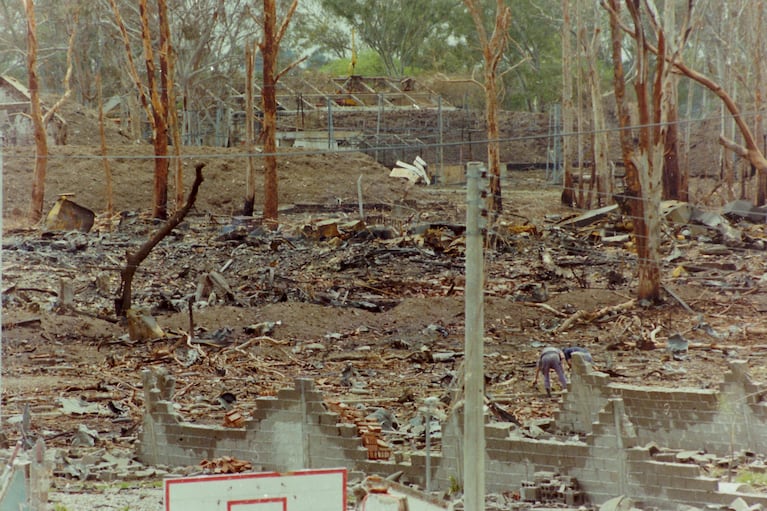 La zona cero de la explosión y el daño total en las viviendas vecinas.