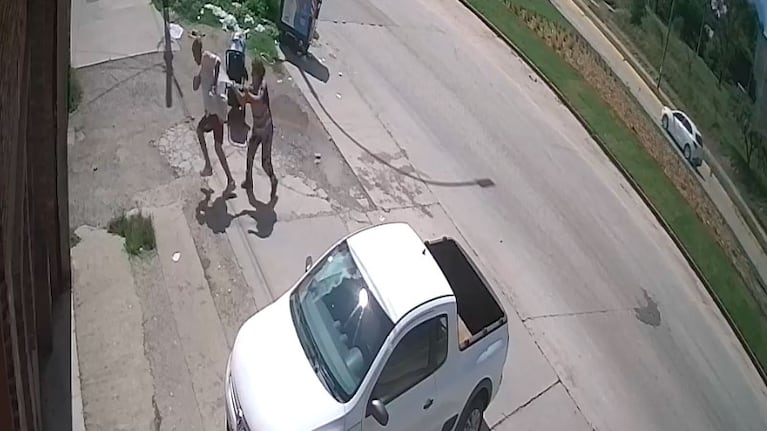 Ladrón atacó por atrás a una mamá.
