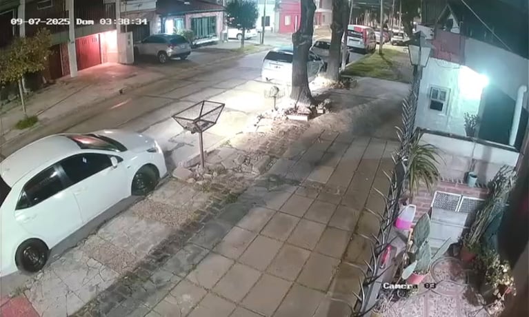 Ladrones asaltaron a una familia en Villa Raffo.