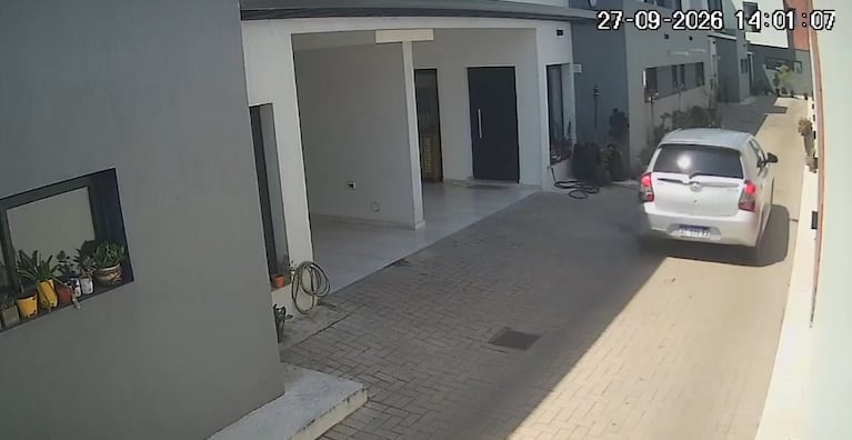Ladrones entraron en un Toyota Etios a tres housing de Córdoba.