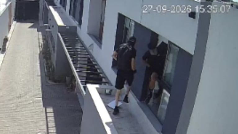 Ladrones entraron en un Toyota Etios a tres housing de Córdoba.