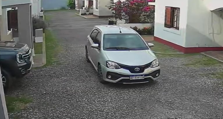 Ladrones entraron en un Toyota Etios a tres housing de Córdoba.