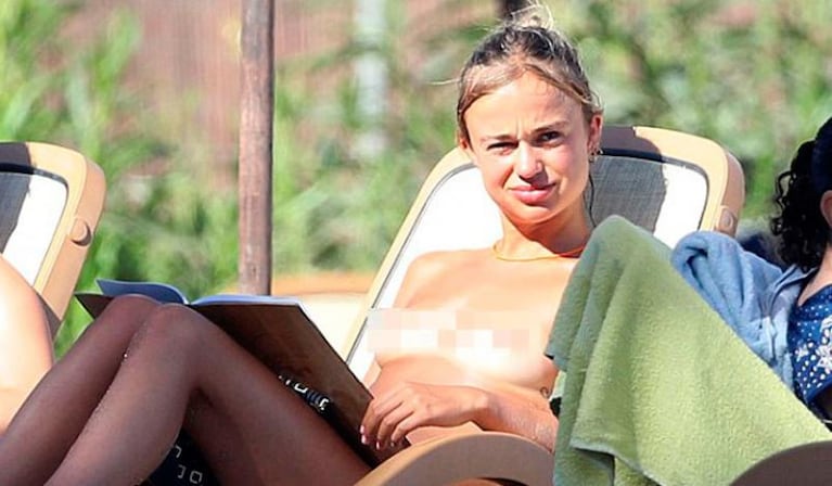 Lady Amelia Windsor rompió el protocolo e hizo topless en Ibiza