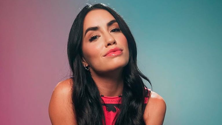 Lali Espósito disfruta de vacaciones con amigos en la Patagonia.
