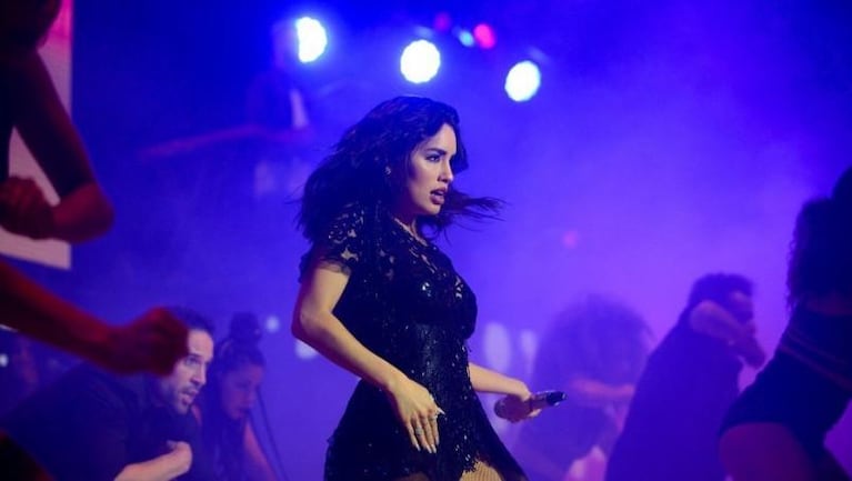 Lali Espósito le comió la boca a su bailarina 