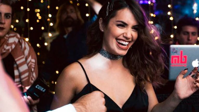 Lali Espósito se divirtió a su manera en el casamiento.