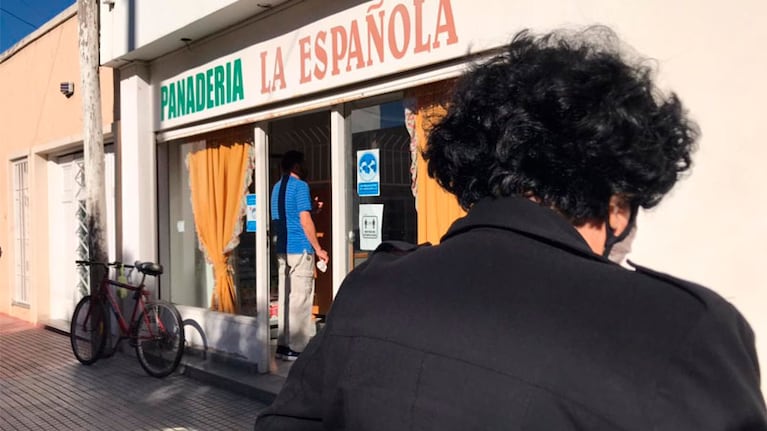 Lali, una de las víctimas del asalto, es la encargada de la panadería y vive arriba del local.