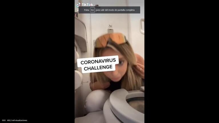 Lamentable: un "influencer" lamió un inodoro y ahora tiene coronavirus
