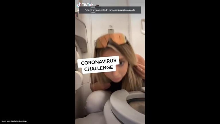 Lamentable: un "influencer" lamió un inodoro y ahora tiene coronavirus