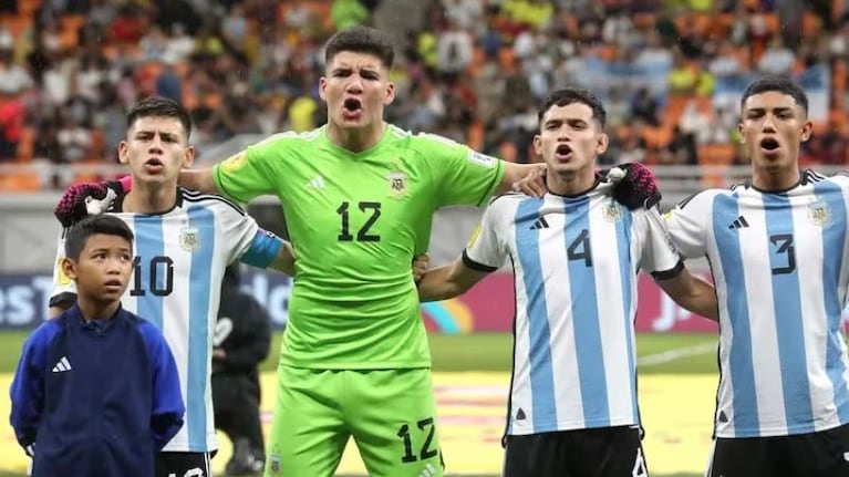 Lamentables insultos al arquerito de Talleres y la Selección.