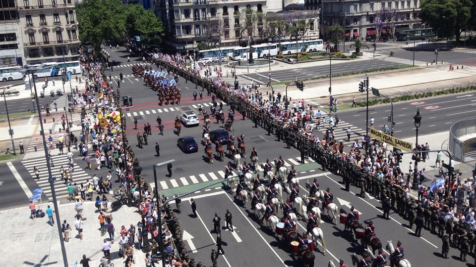 Las afueras del Congreso de la Nación ante la llegada de Macri. Foto: La Nación.