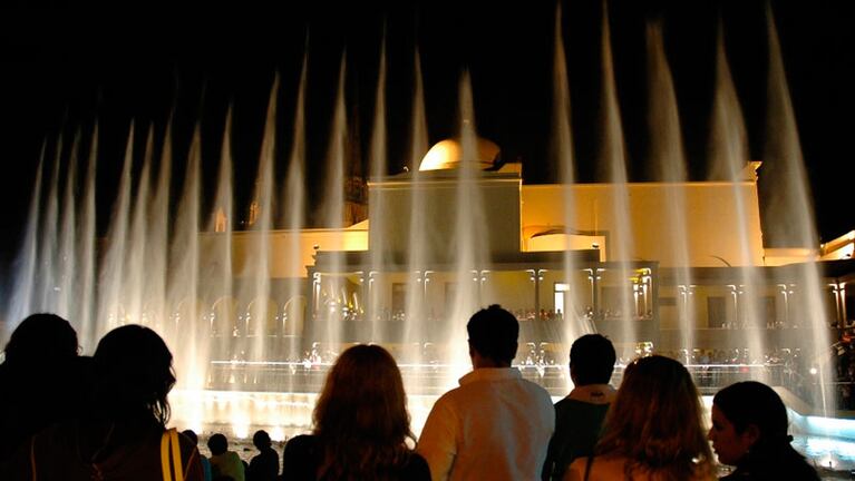 Las aguas danzantes se llenarán de luces y efectos.