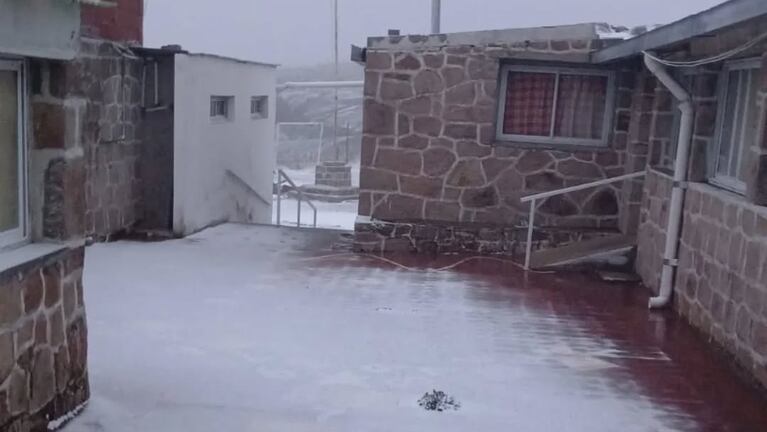 Las Altas Cumbres se pintaron de blanco en el amanecer de este martes 27 de mayo.
