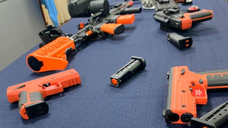 Las armas Byrna utilizadas por la Policía de Córdoba.