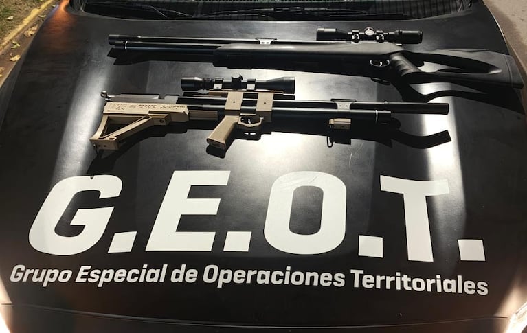 Las armas fueron secuestradas en un control vehicular.