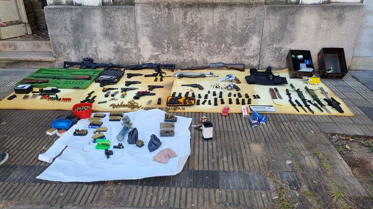 Las armas se hallaron en una casa de barrio General Bustos.