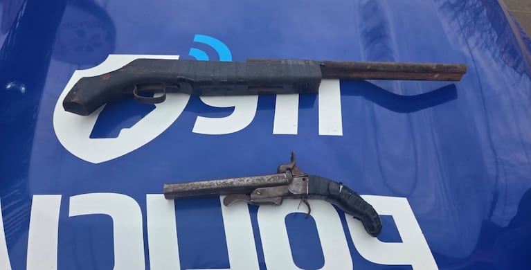 Las armas secuestradas durante el operativo.