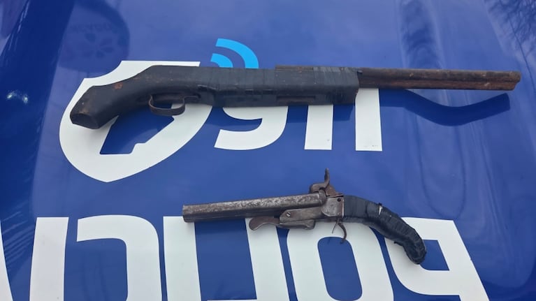 Las armas secuestradas durante el operativo.
