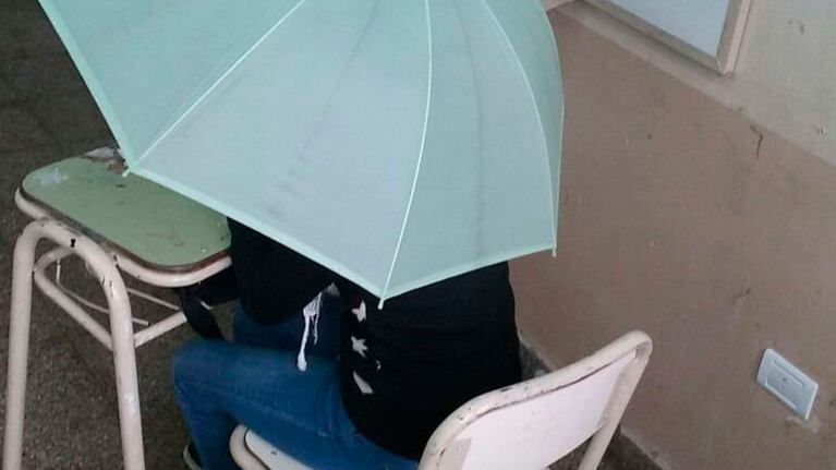 Las aulas se inundan, cada vez que llueve.