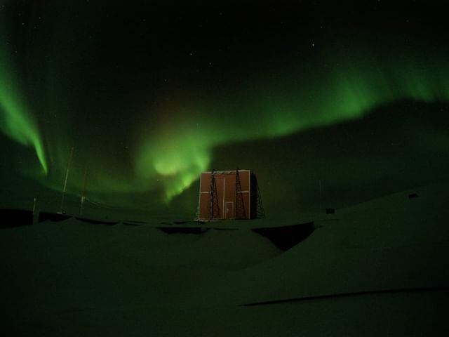 Las auroras australes aparecieron en la Antártida argentina. Foto: SMN.