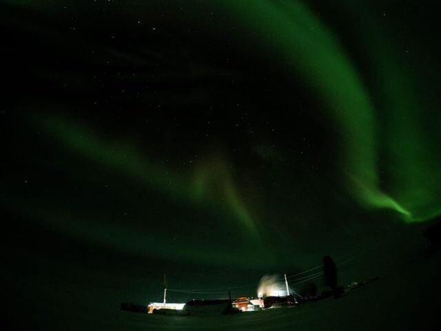 Las auroras australes aparecieron en la Antártida argentina. Foto: SMN.