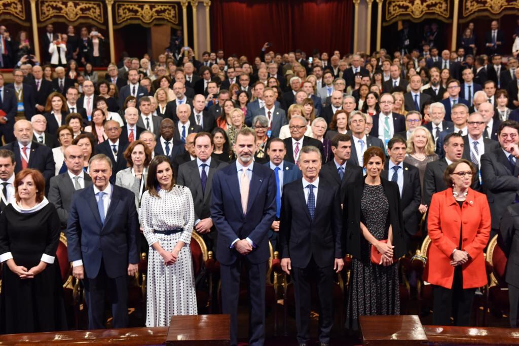 Las autoridades, en el imponente Teatro del Libertador.