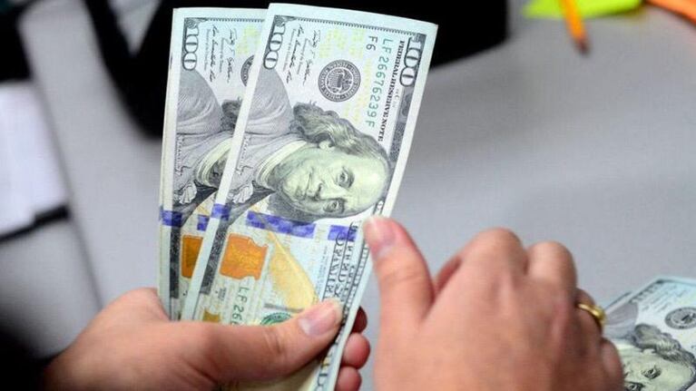 Las autoridades establecieron nuevos requisitos para acceder al cupo de moneda extranjera por mes.