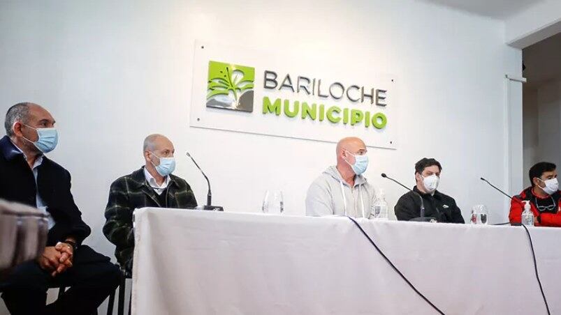 Las autoridades médicas brindaron una conferencia el martes a la mañana. Foto: Twitter: @ELCORDILLERANO.