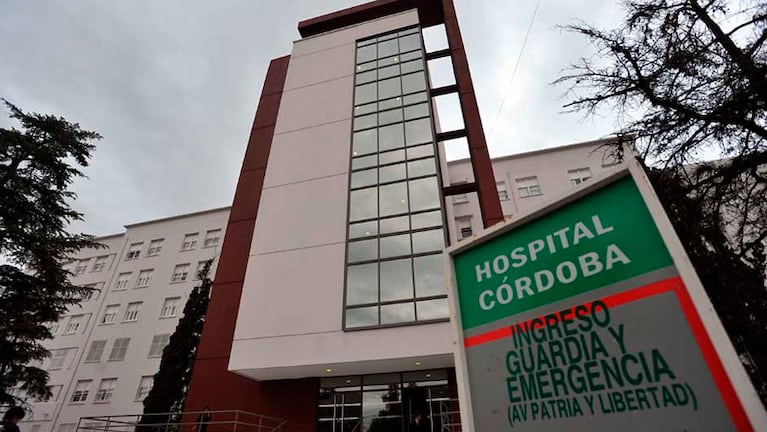 Las autoridades sanitarias establecieron el cierre de la UCI y el traslado de los pacientes al Hospital San Roque.