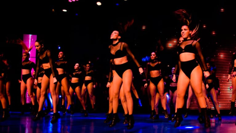 Las bailarinas llenaron de energía el escenario de Baila Córdoba.