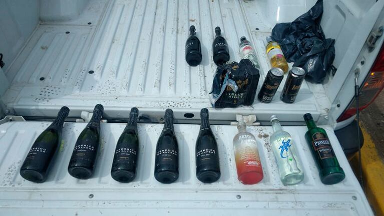 Las bebidas que la mujer se robó del comercio.