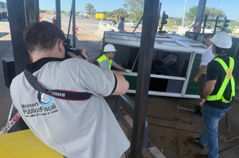 Las cabinas fueron retiradas del peaje tras la tormenta fatal.