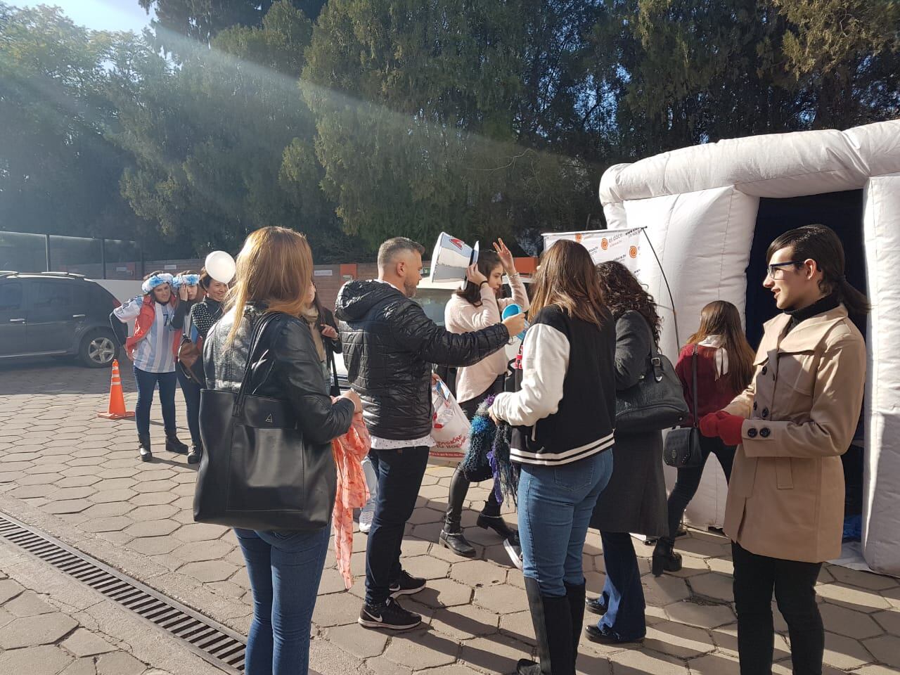 Las cabinas funcionando a todo ritmo para que todos se lleven su foto. Fotos: Lucio Casalla