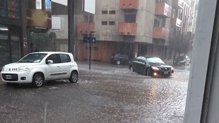 Las calles del centro rápidamente se llenaron de agua.