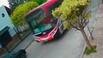 Las cámaras capturaron al niño manejando el colectivo.